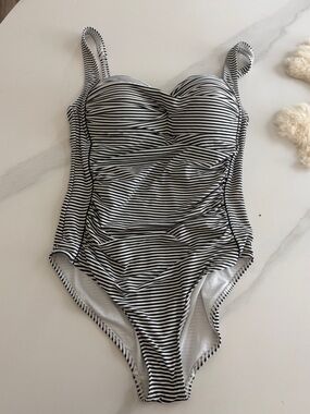 Nip Tuck Black & White Stripe Tummy Control Multicup 1 piece size 14